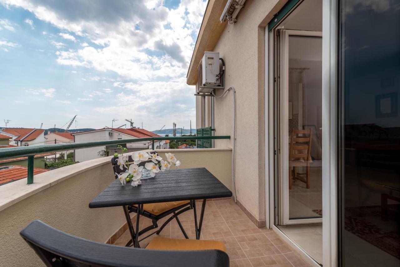 Apartman Dildo Apartment Trogir Ngoại thất bức ảnh